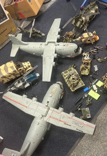 Figuren fahrzeuge flugzeuge - &,